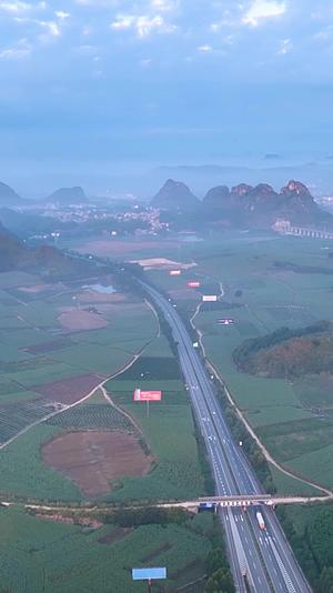 高清竖屏航拍南宁高速路清晨时分视频的预览图