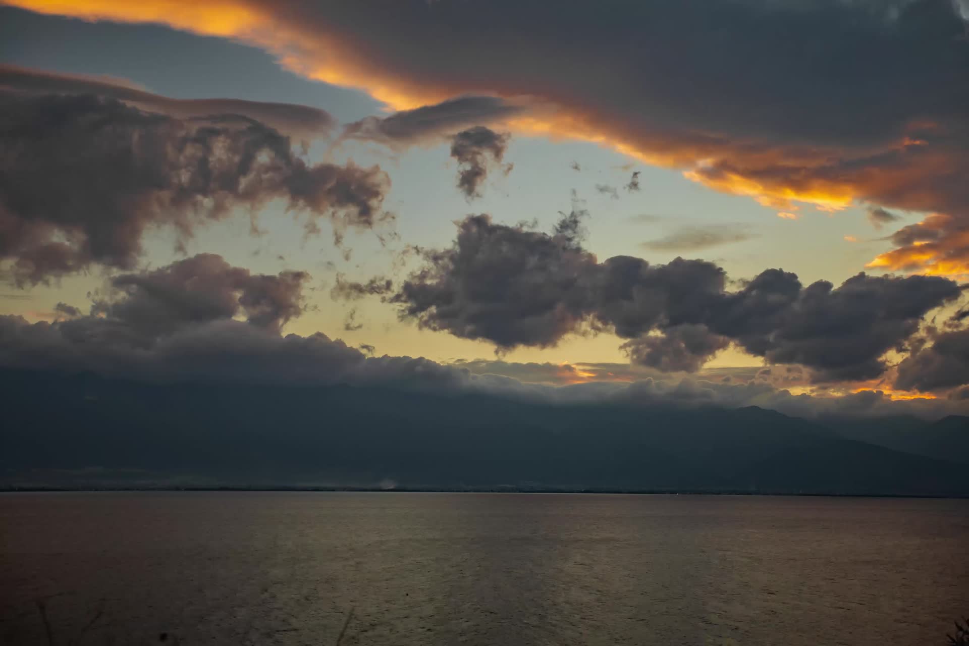 云南大理洱海傍晚视频的预览图