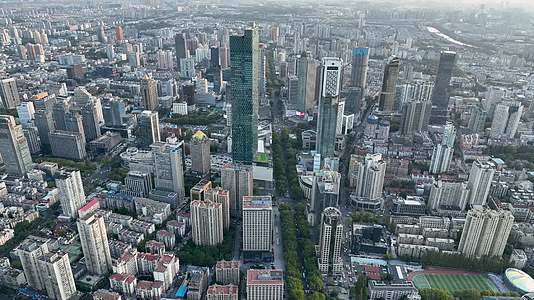 航拍南京新街口建筑群全貌视频的预览图