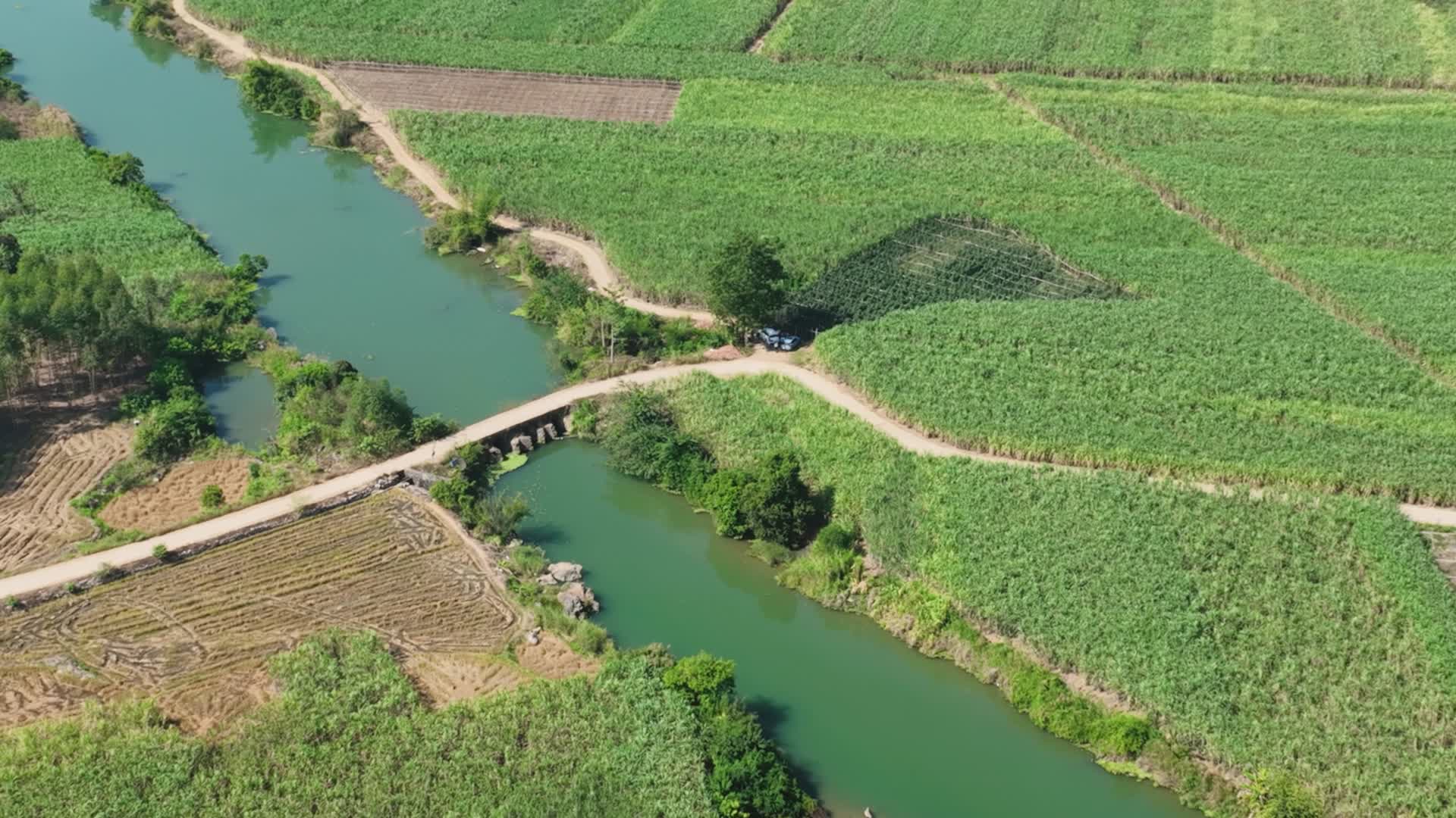 4K航拍日照扶绥大栏河风光视频的预览图