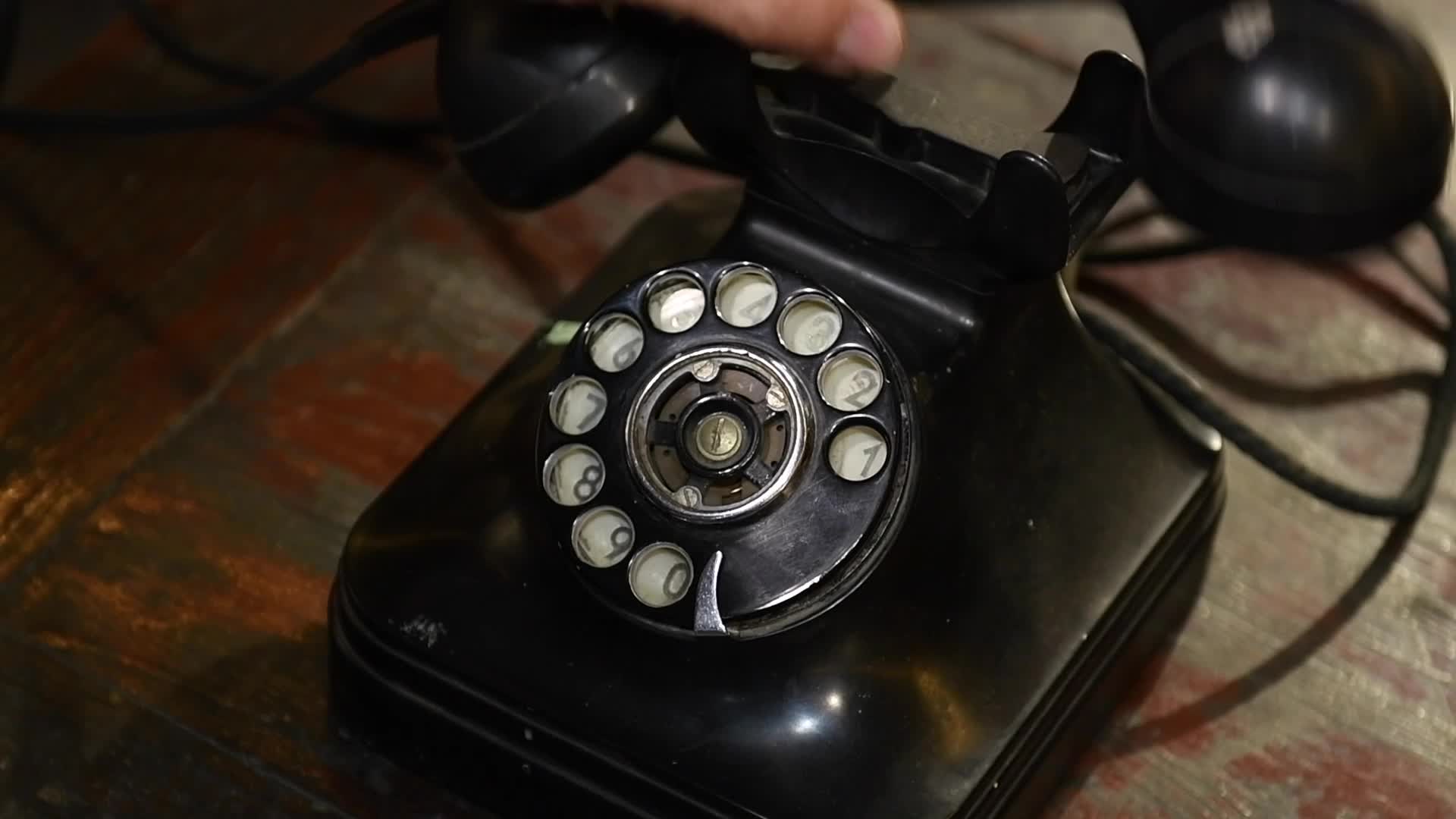 老式手摇电话机视频的预览图
