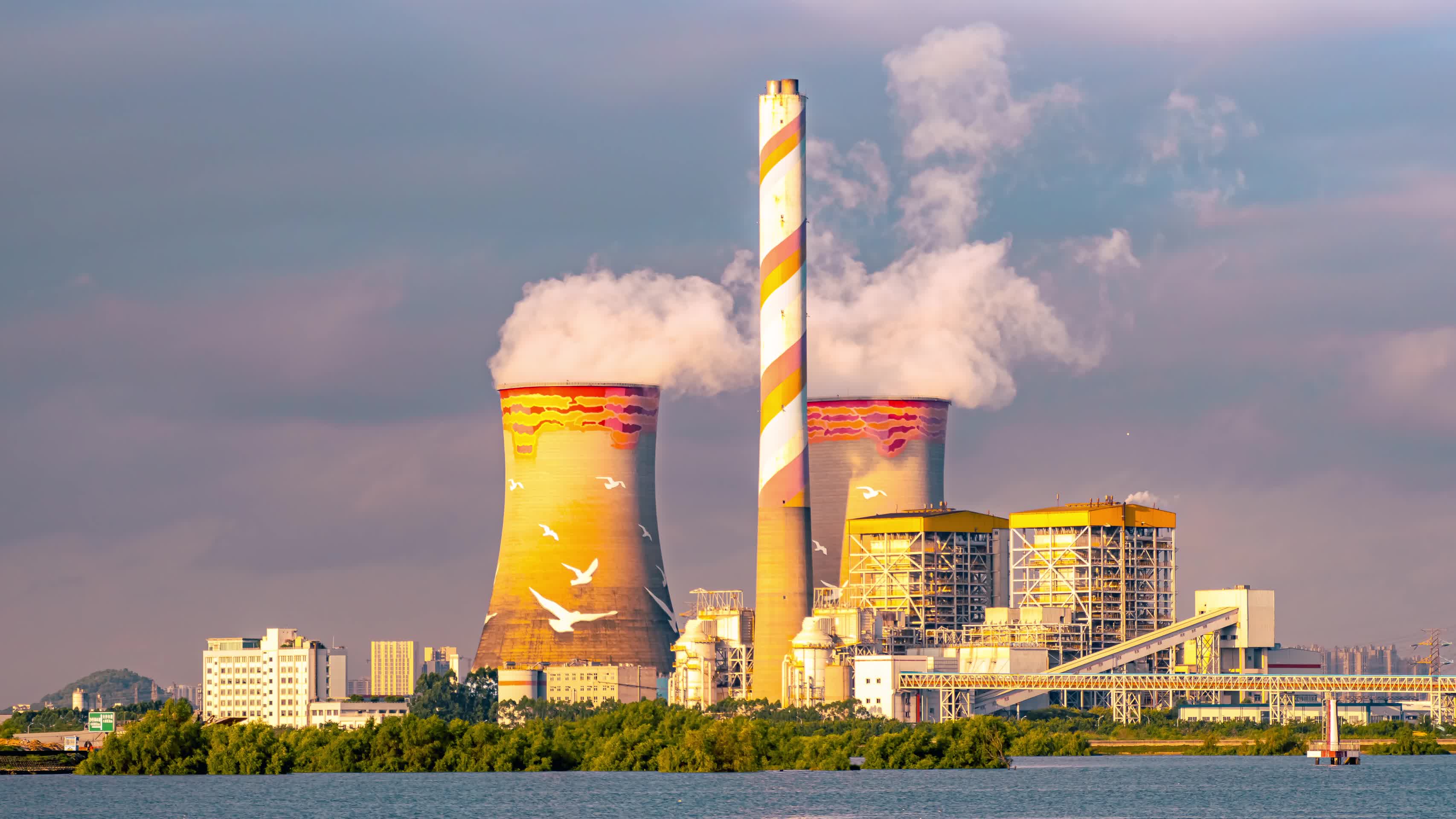 8K火力发电厂浓烟滚滚污染气体排放延时视频的预览图