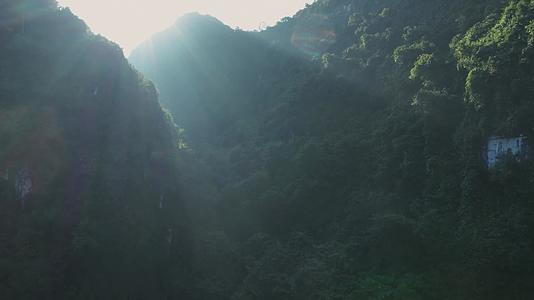4K航拍广西山水光影风光视频的预览图
