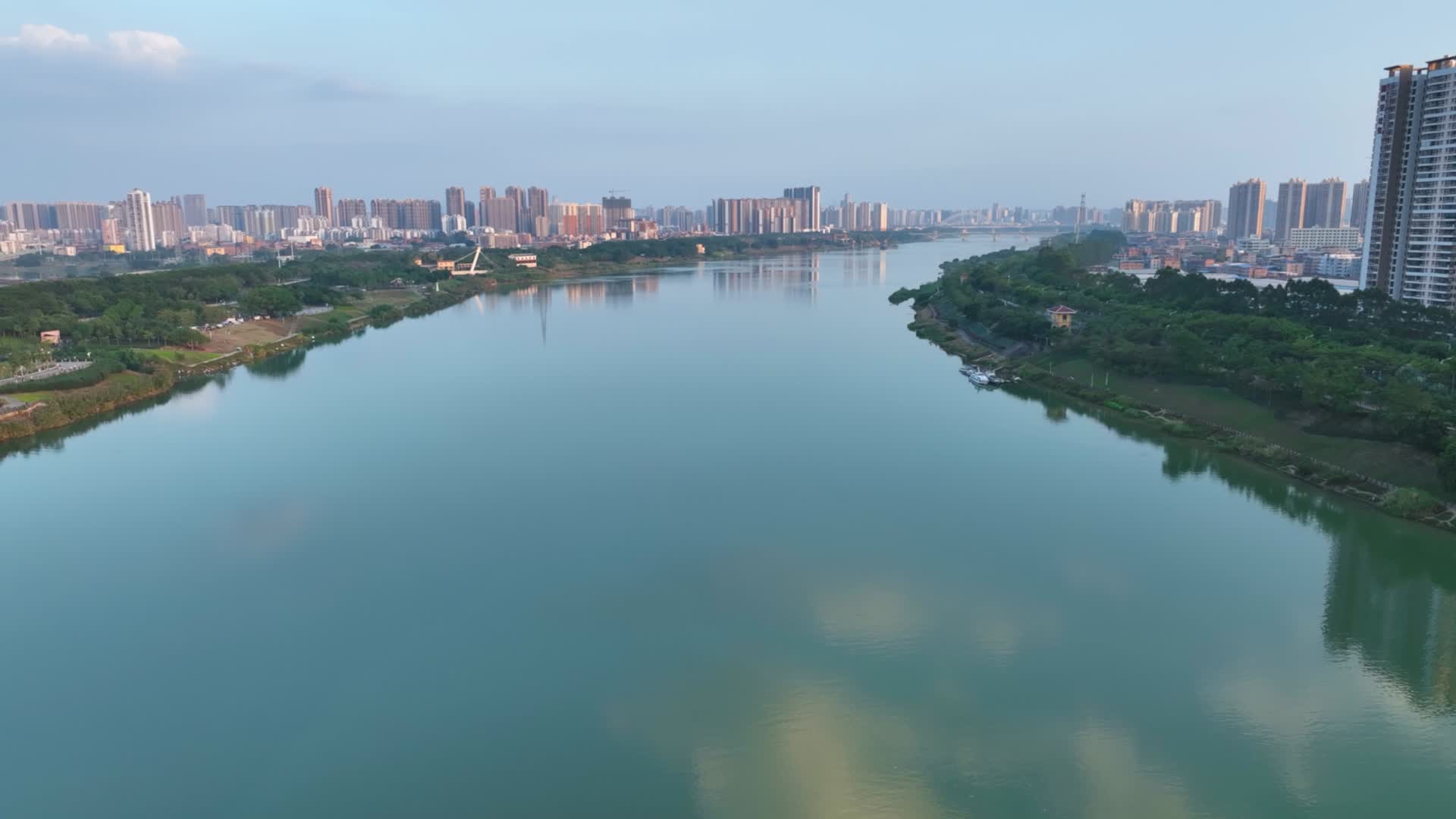 4K航拍南宁清川大桥一镜到底视频的预览图