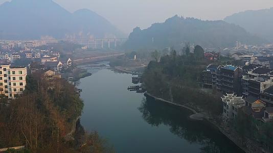 航拍清晨的湖南湘西茶峒古镇边城风景视频的预览图