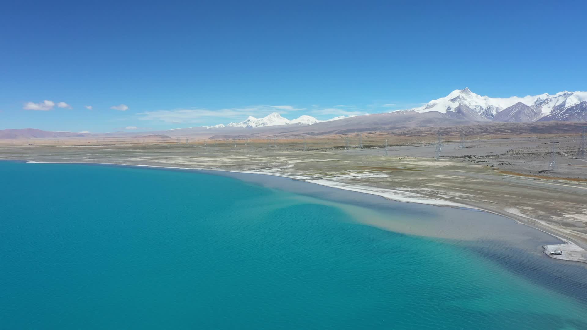 航拍西藏佩枯措和希夏邦马峰视频的预览图