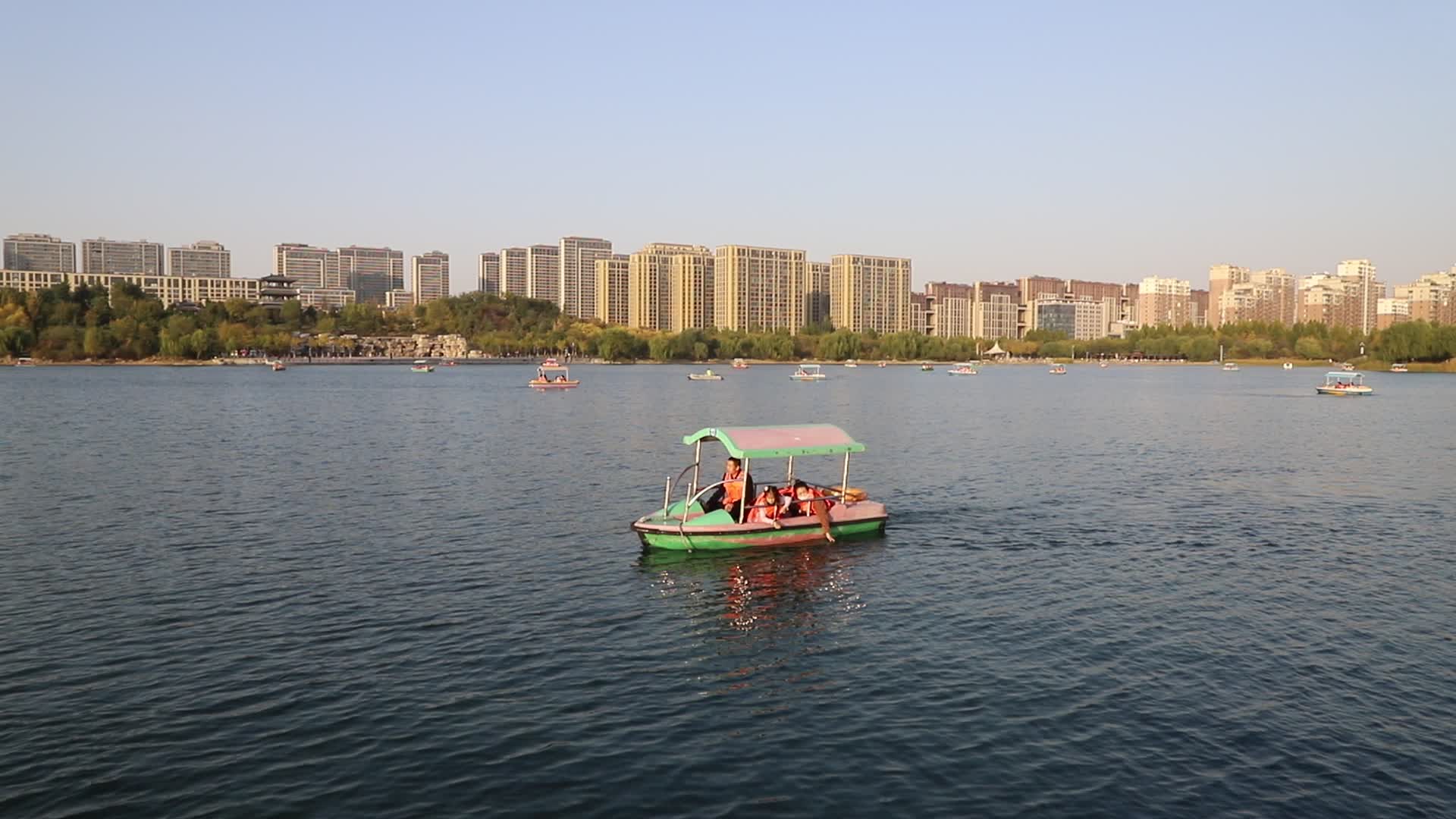 淄博齐盛湖景区划船游玩视频的预览图