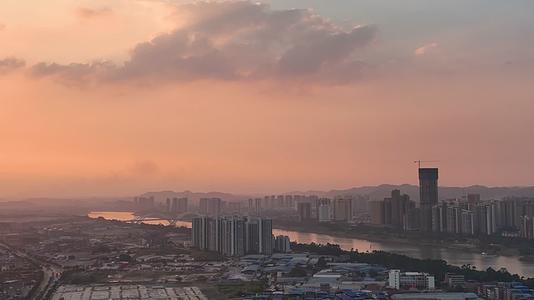 4K航拍南宁城市日出朝霞风光视频的预览图