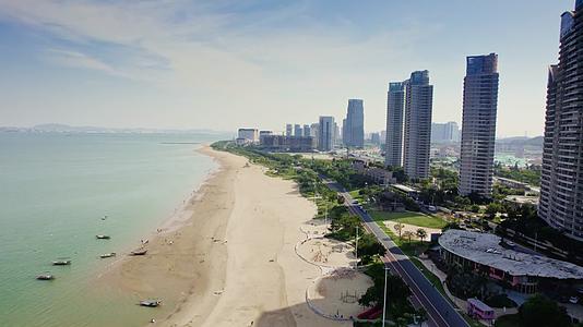 航拍厦门环东海域彩虹步道风光视频的预览图