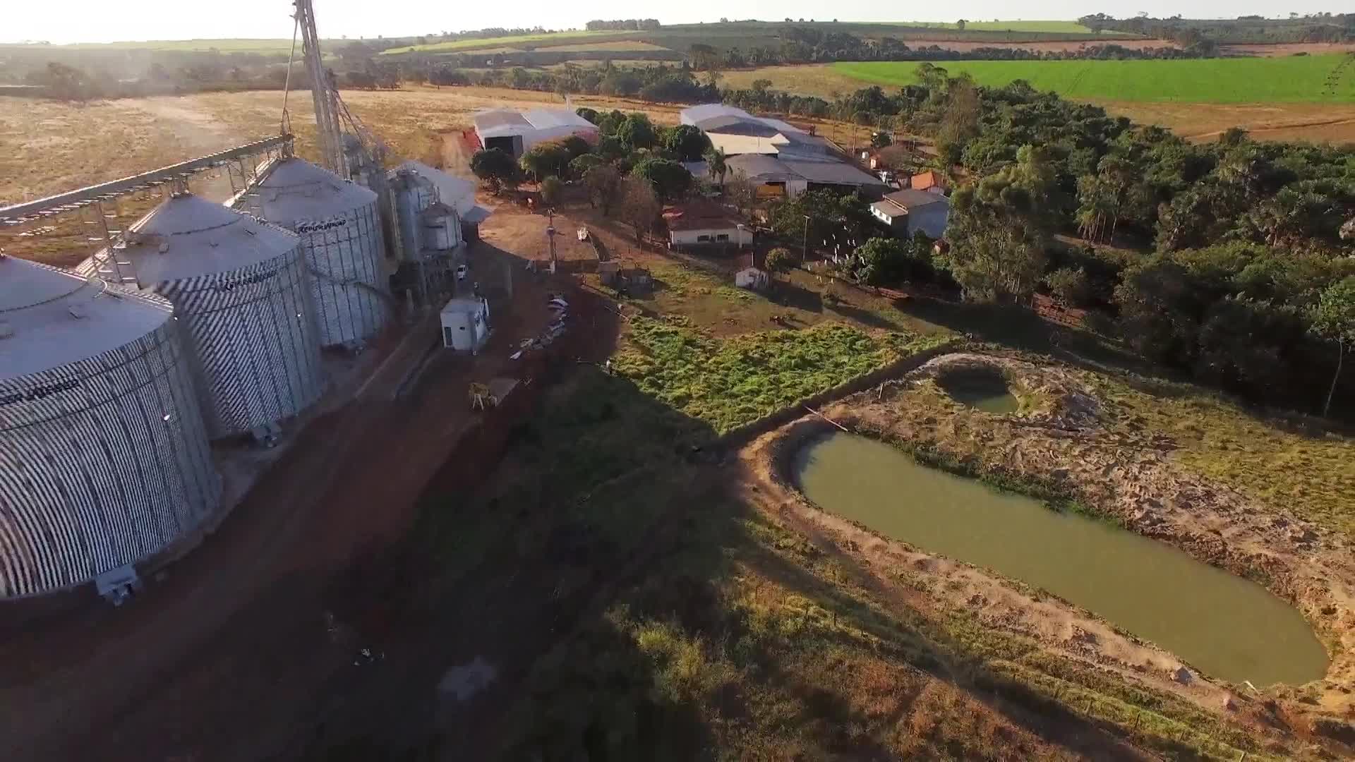 巴西大豆农场粮食存储罐新视频的预览图