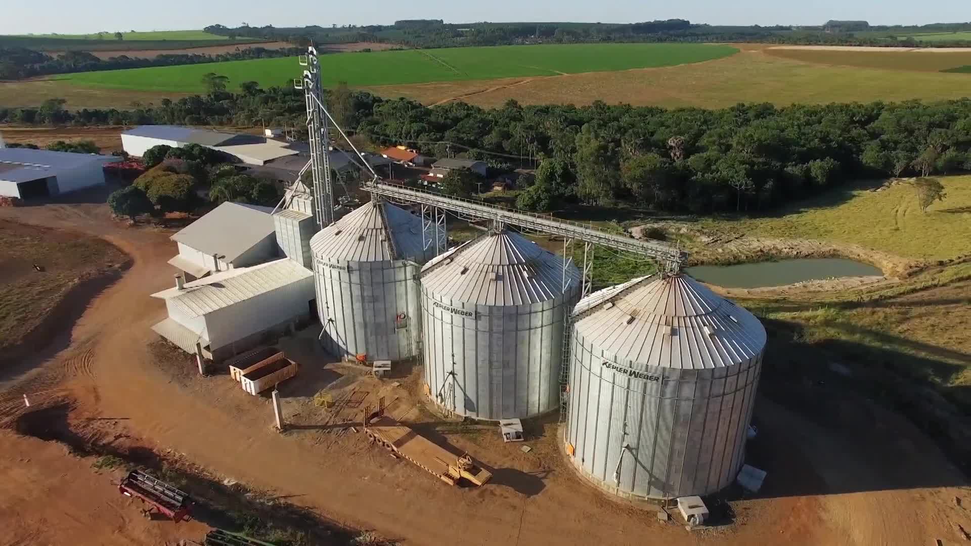 巴西大豆农场的谷仓视频的预览图