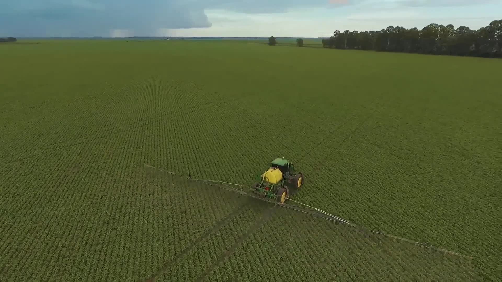 大豆田大型拖拉机视频的预览图