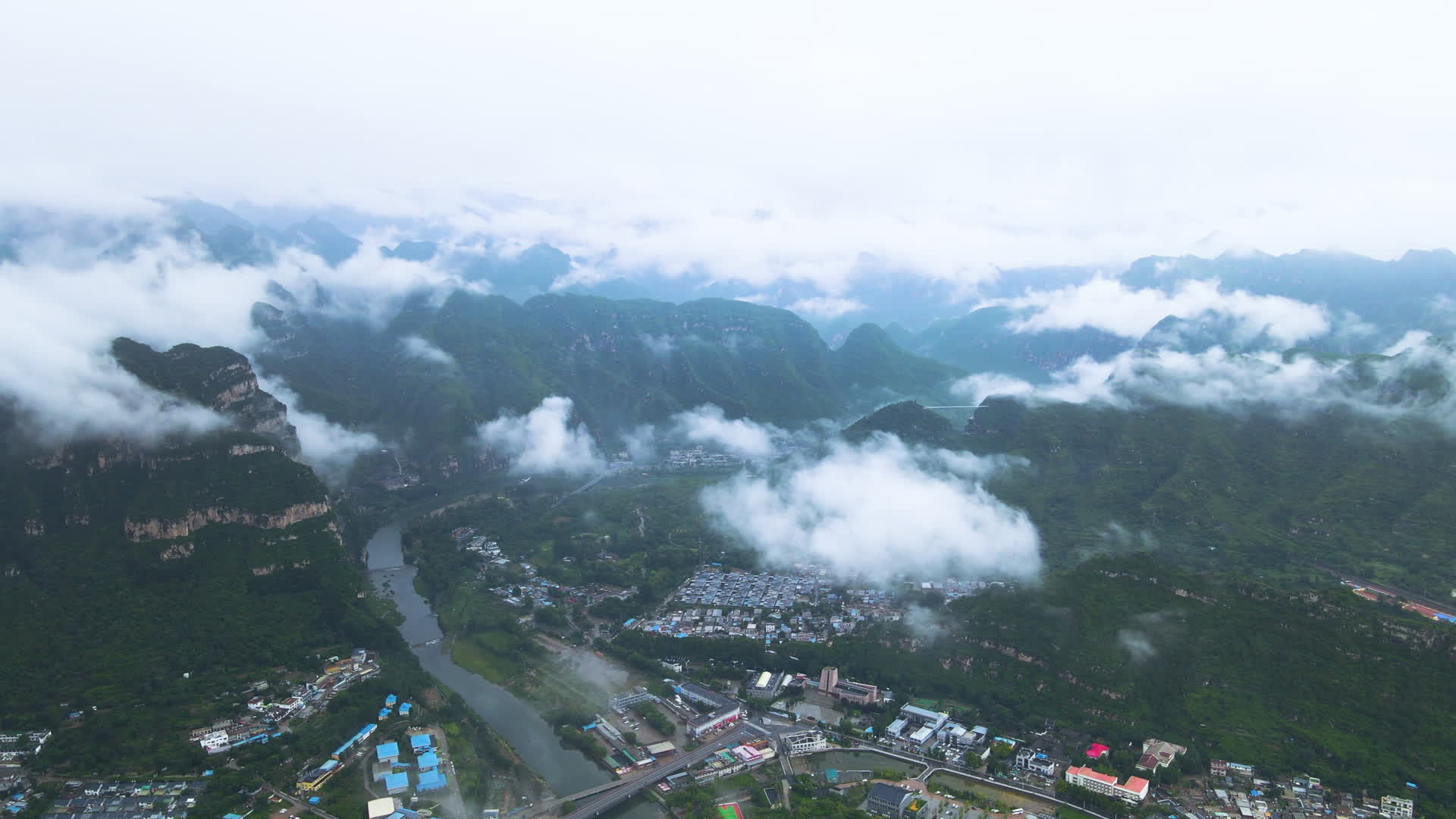 云海自然景观自然风光高清航拍视频的预览图
