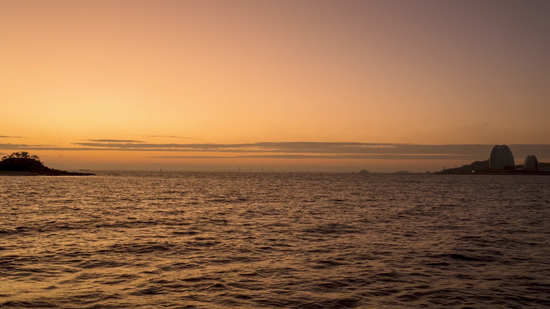 航拍海边日出高清实拍视频的预览图