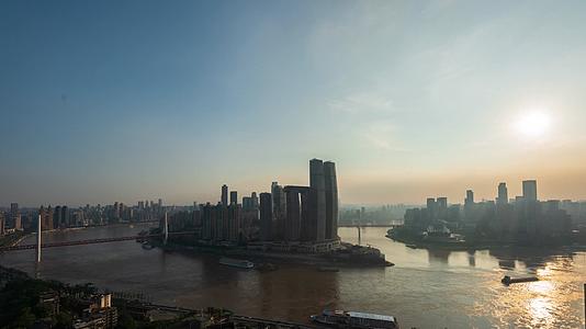 重庆来福士渝中半岛日落延时摄影火烧云视频的预览图