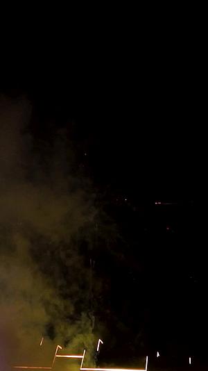 高清竖屏航拍崇左明仕田园丰收节夜晚烟花视频的预览图
