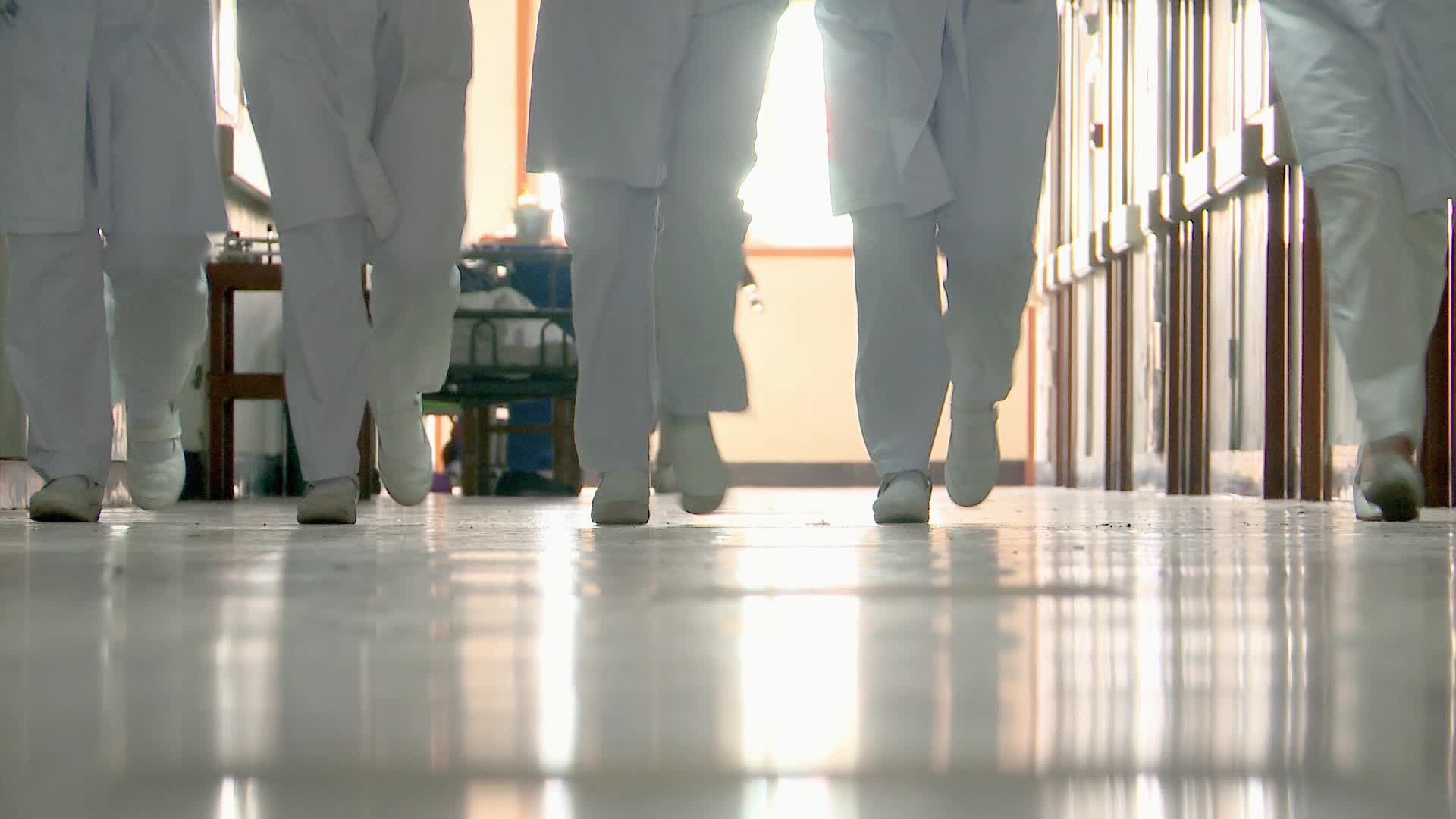 医院护士走路视频的预览图
