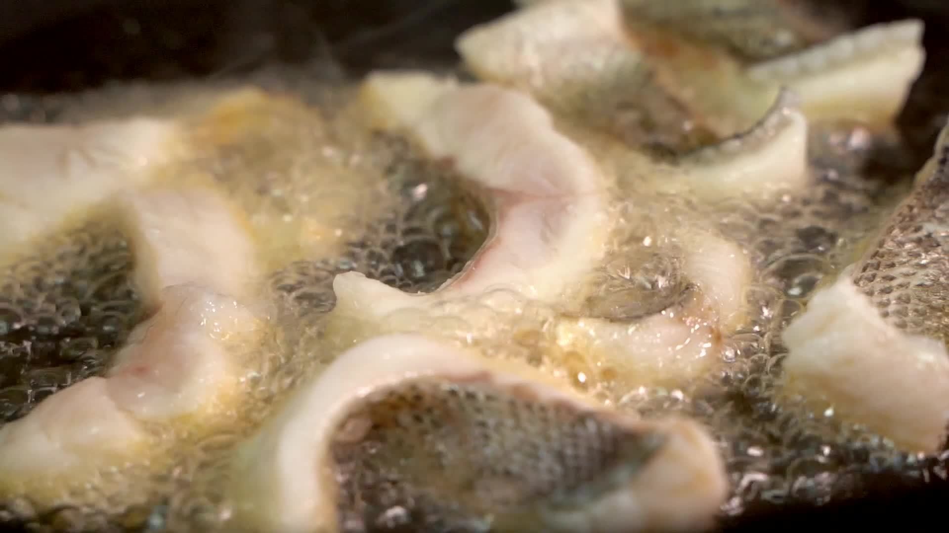 家常菜煎鱼慢动作视频的预览图
