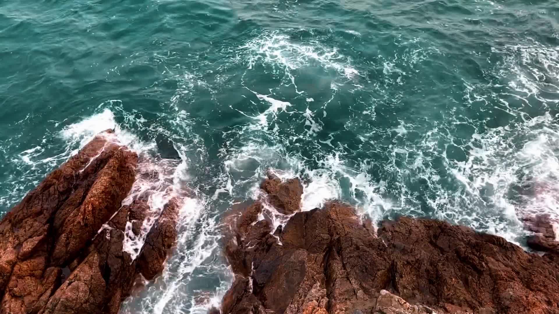 海浪礁石视频的预览图