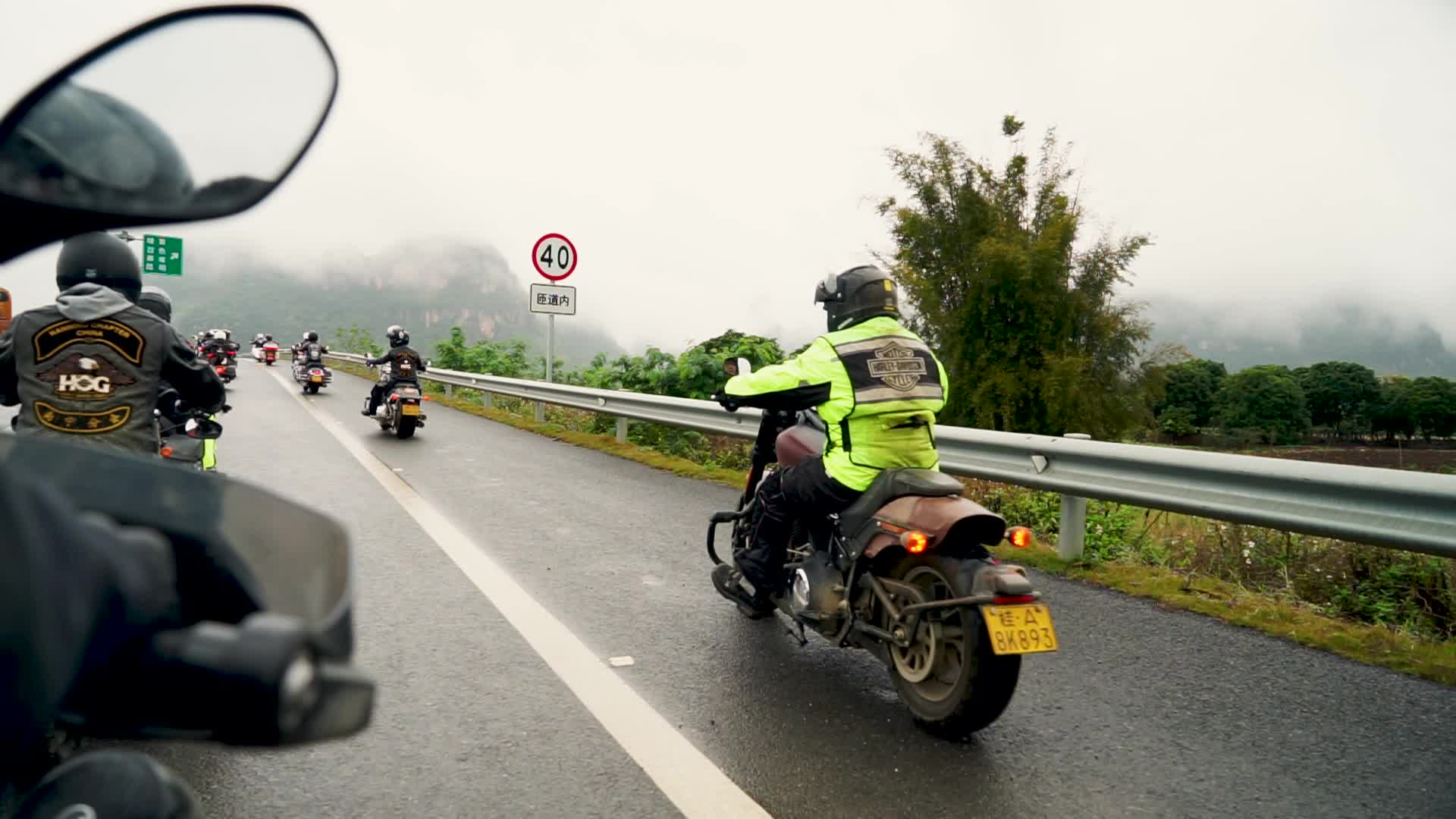 摩托车广西最美高速合那高速云雾缭绕高速公路高速公路机车公路广西旅游发展崇左摩托车骑行视频的预览图