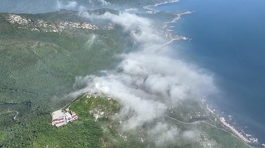 航拍深圳东西涌天文台海岸线云海景观4K视频的预览图