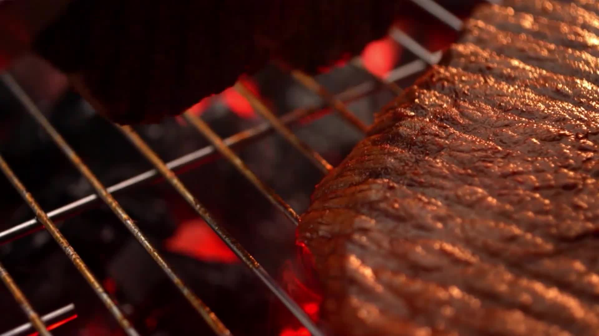 美味诱人烤牛排实拍视频的预览图