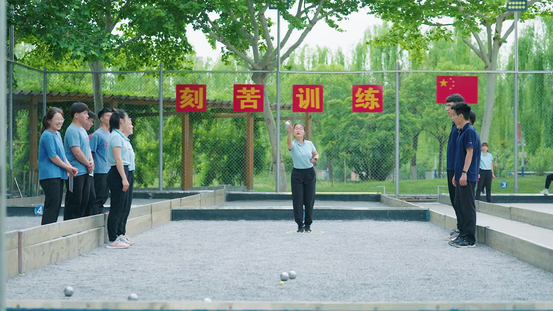 地掷球比赛视频的预览图