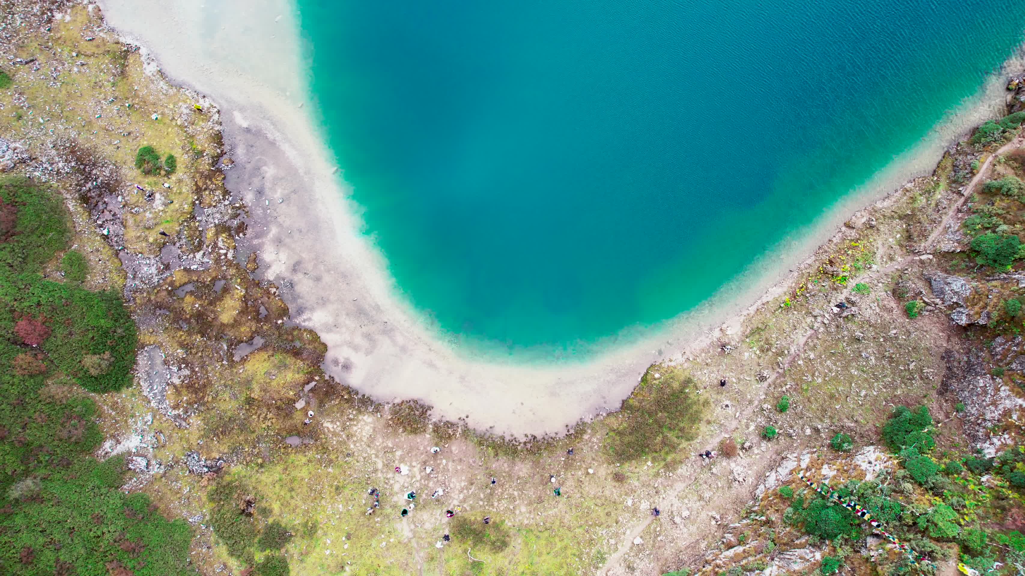云南自然风光阿布吉措徒步湖泊视频的预览图