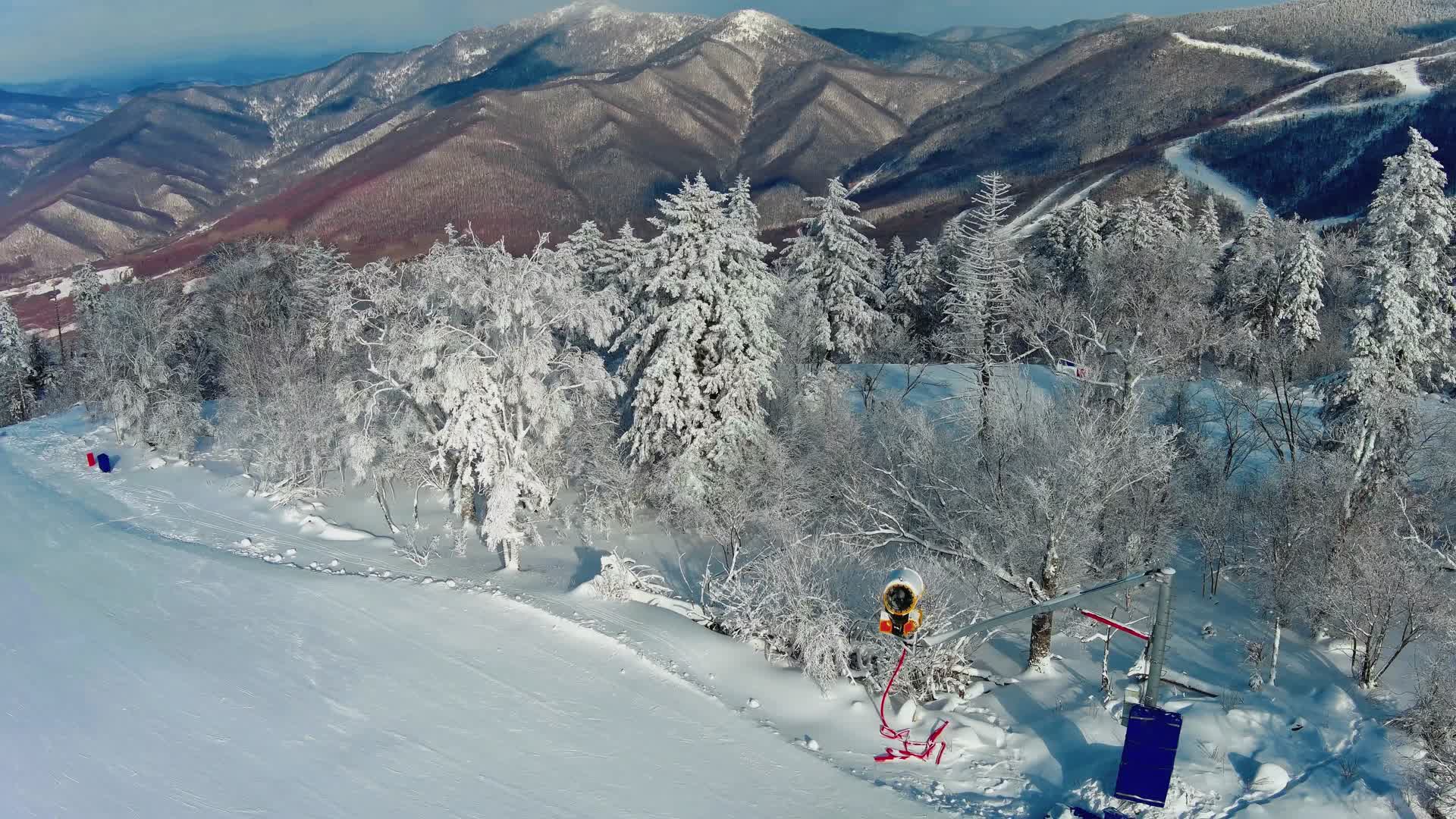 环绕飞行北大壶雪道视频的预览图