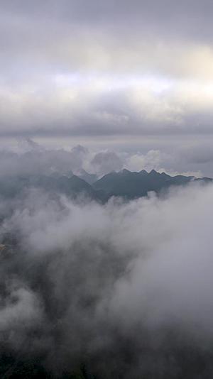 高清竖屏延时航拍百色隆林山间云雾视频的预览图