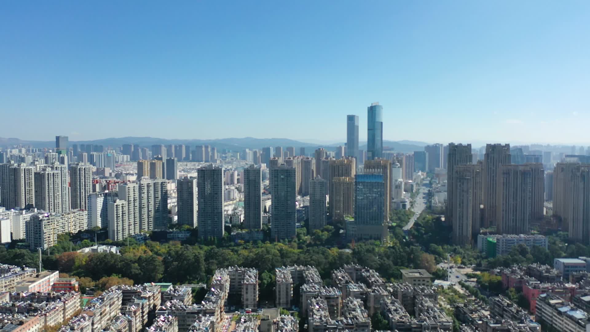 航拍昆明五华区城市风光视频的预览图