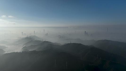航拍深圳平流雾城市景观视频的预览图