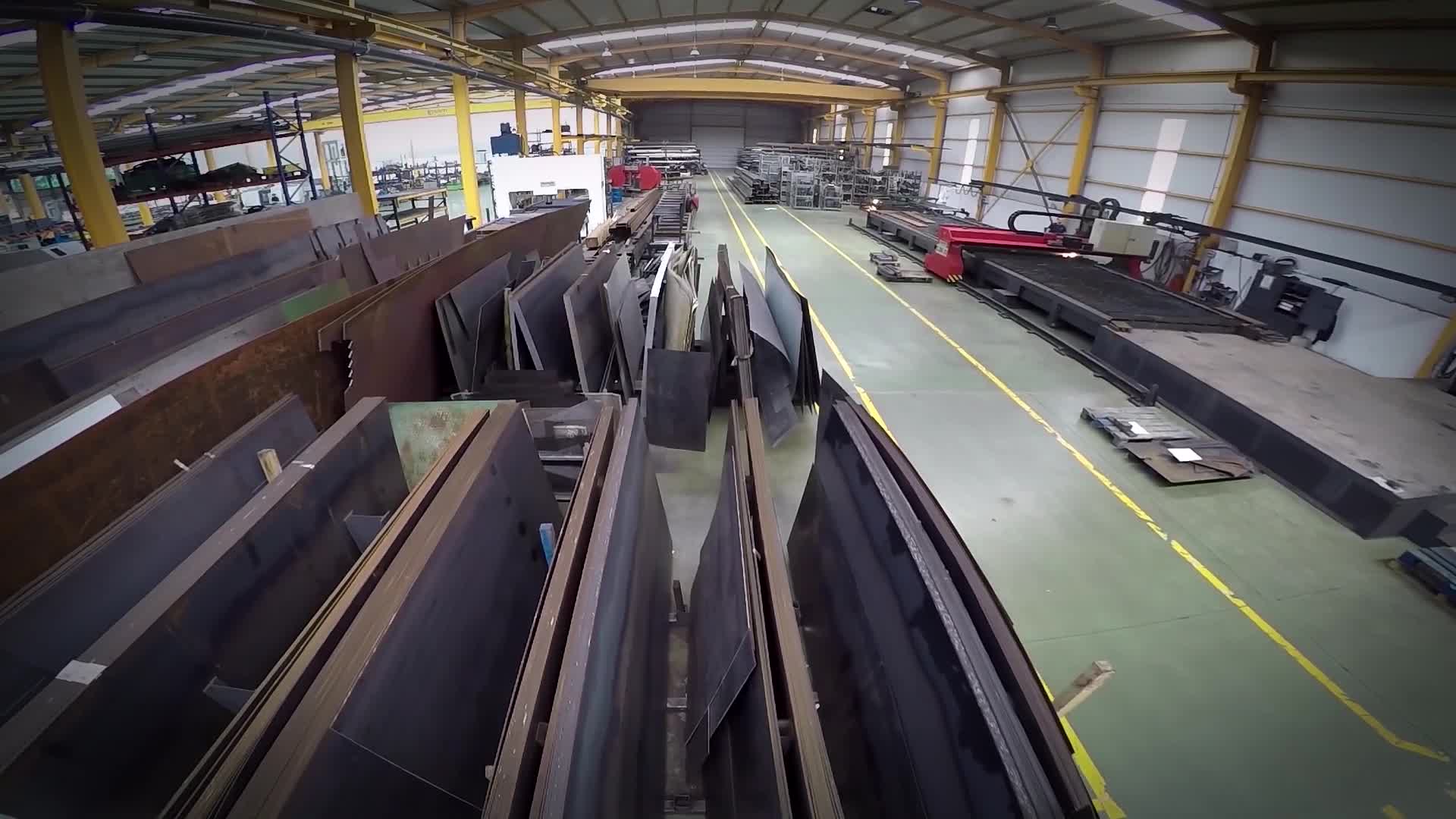 智能自动化生产钢工厂钢构加工实拍视频视频的预览图