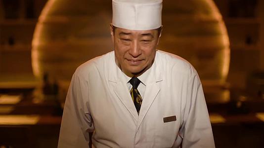 实拍寿司三文鱼制作美食栏目宣传视频视频的预览图