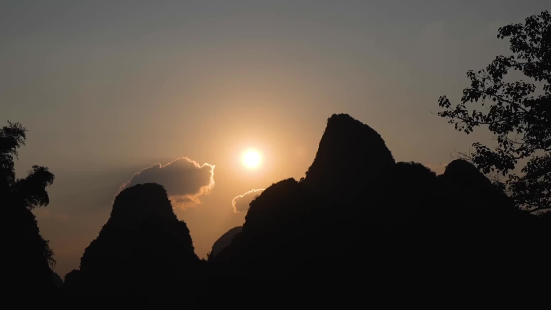 山顶日落视频的预览图