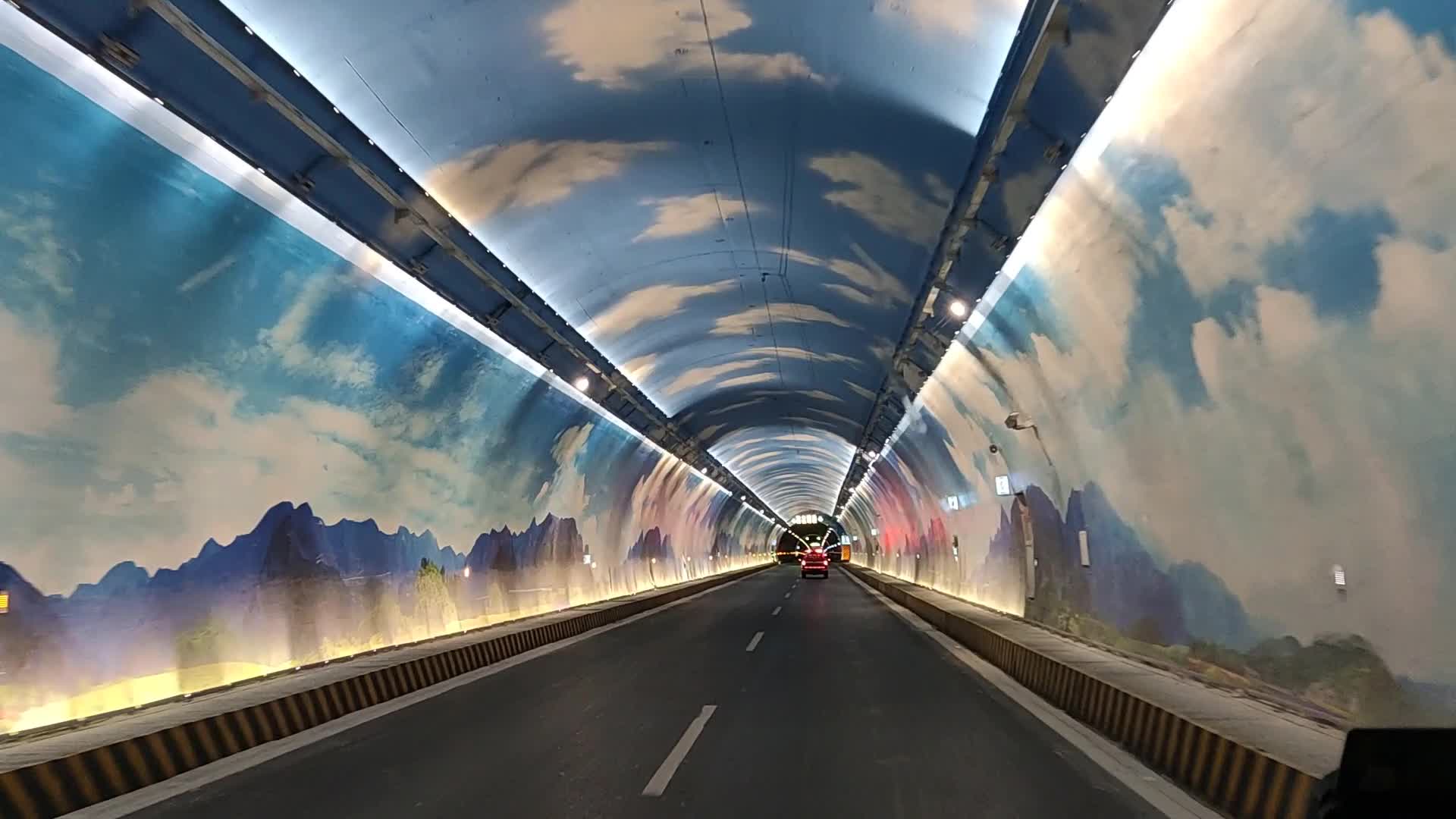 最美隧道视频的预览图
