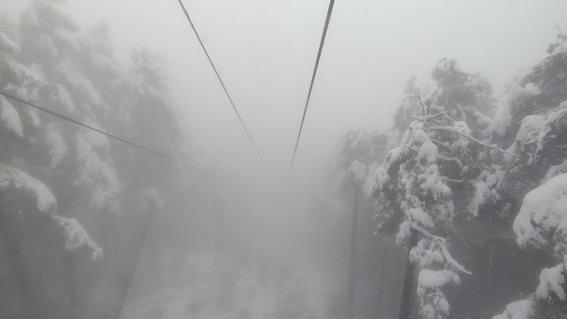 大理苍山缆车雪景视频的预览图