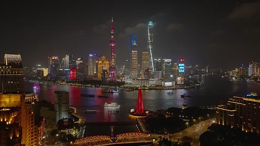 航拍夜幕下的上海陆家嘴夜景风光视频的预览图