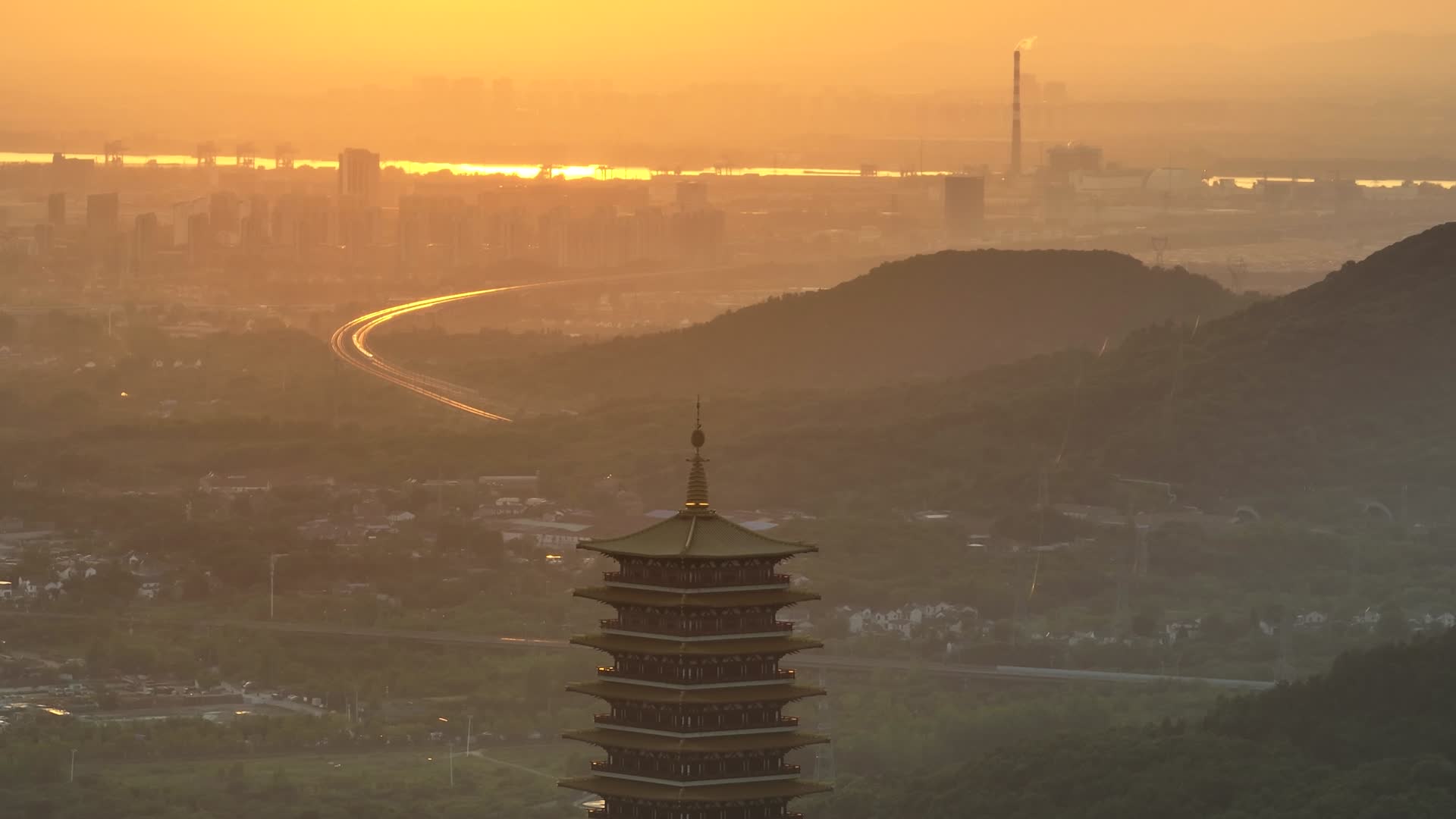 航拍南京地标建筑牛首山风景区视频的预览图