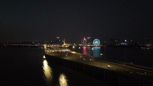航拍广深沿江高速前海收费站夜景车流视频的预览图
