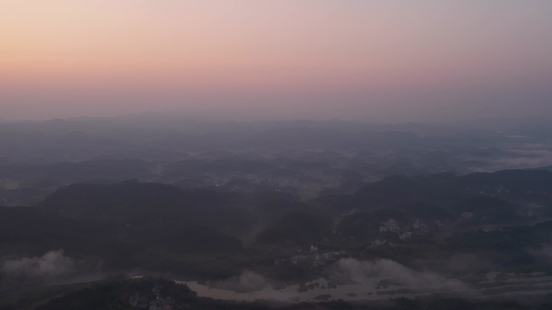 4K航拍桂平石表山群山云海环绕风光视频的预览图
