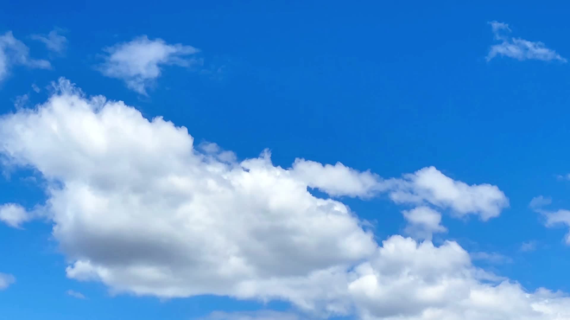 蓝天白云空镜视频的预览图
