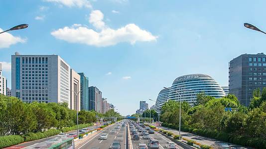 北京朝阳门桥朝阳门SOHO车水马龙蓝天白云视频的预览图