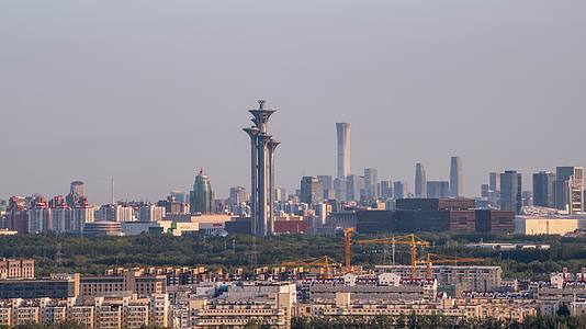 北京奥体中心奥运塔与国贸中国尊同框视频的预览图