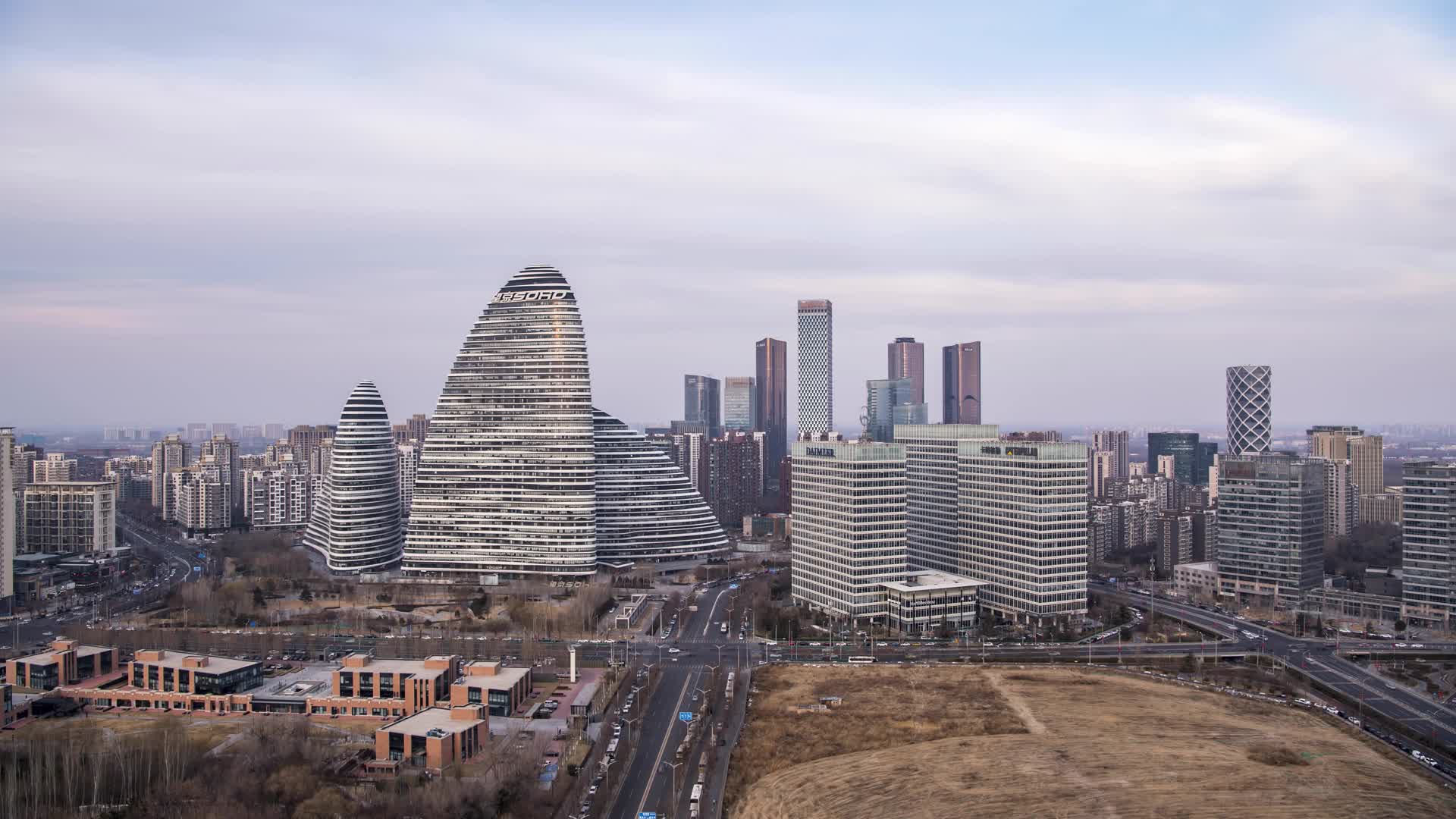 北京望京SOHO商务区高楼大厦4K延时视频视频的预览图