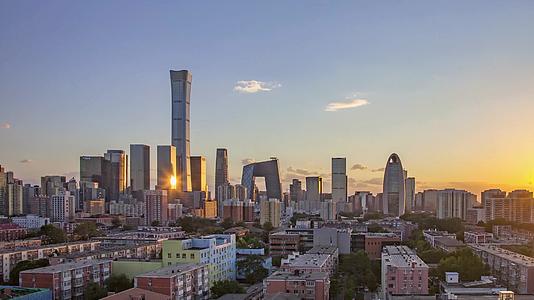 北京国贸CBD中国尊人民日报高楼大厦落日延时视频视频的预览图