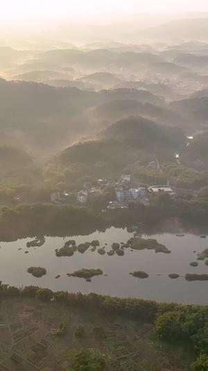 高清竖屏航拍桂平群山日出晨雾风景视频的预览图