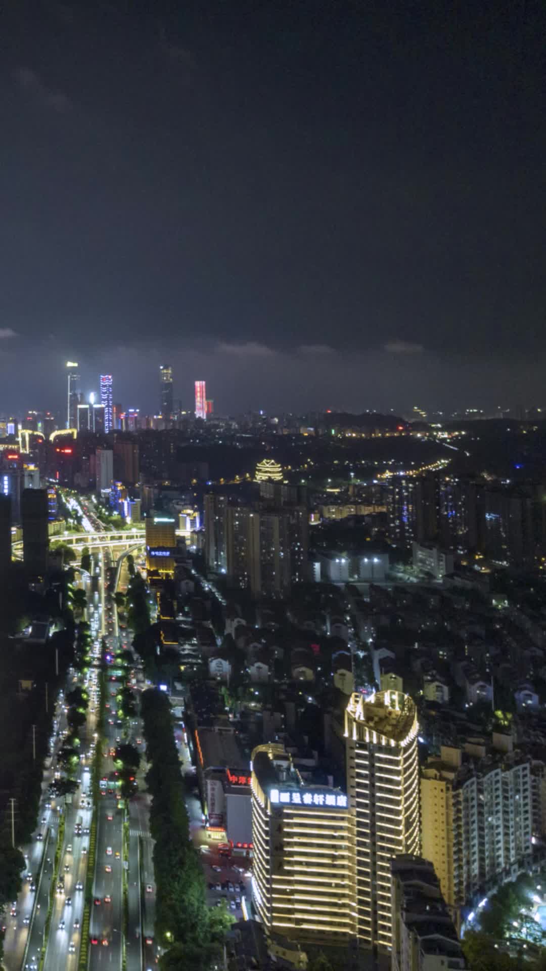 高清竖屏延时航拍南宁大桥夜景风光视频的预览图