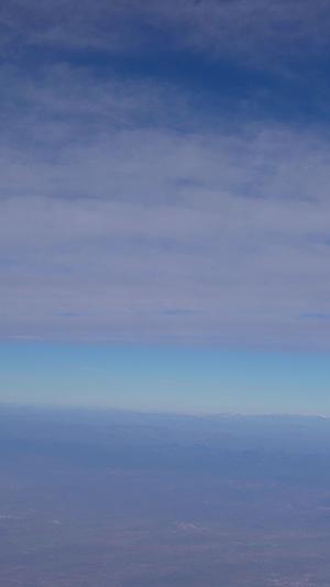4K竖拍蓝天白云云层流动延时云海空镜头视频的预览图