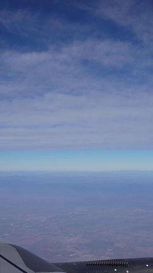 4K竖拍蓝天白云云层流动延时云海空镜头视频的预览图